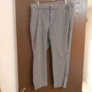 Old Navy Black and White Checkered Pixie Pants